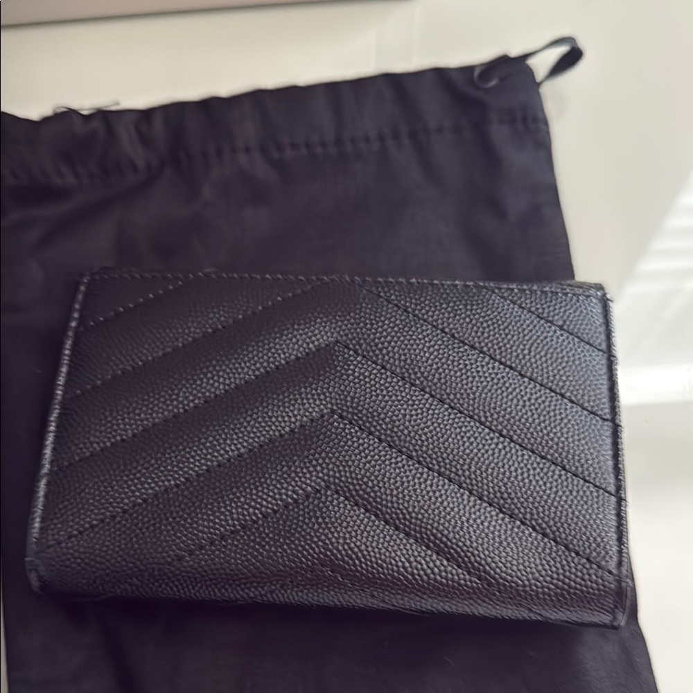 🥳HP🥳♥️Saint Laurent Black Quilted Wallet with Gold Logo♥️ - Picture 3 of 13